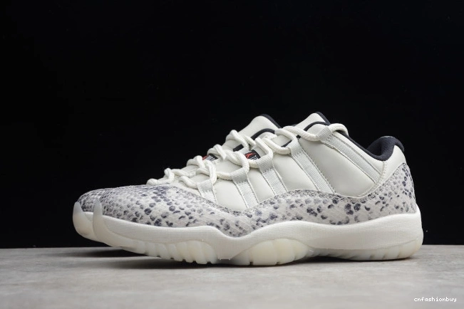 Bone Low 11 Air Light Snake CD6846-002 SE Jordan 1007